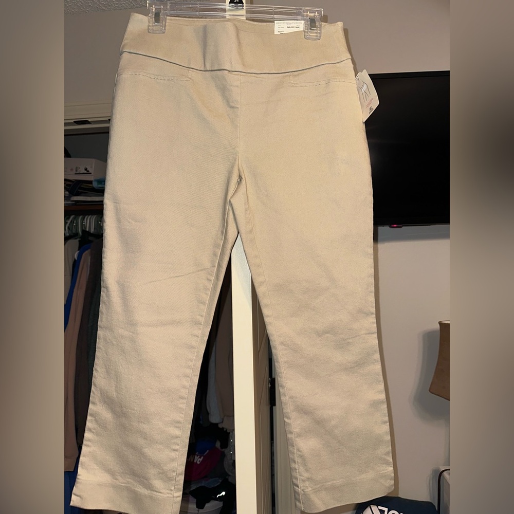 St John Bay capri slimming pants. NWT!